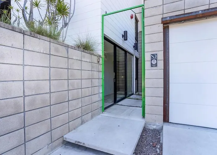 Experience Eco-Luxury At Its Finest - Centrally Located Clea House In San Diego!